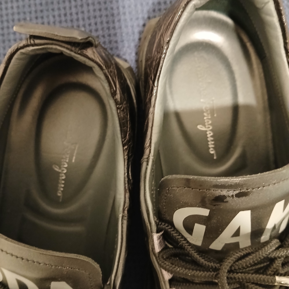 Sleek Black Sneakers with Textured Upper and Padded Ankle - Picture 5 of 5
